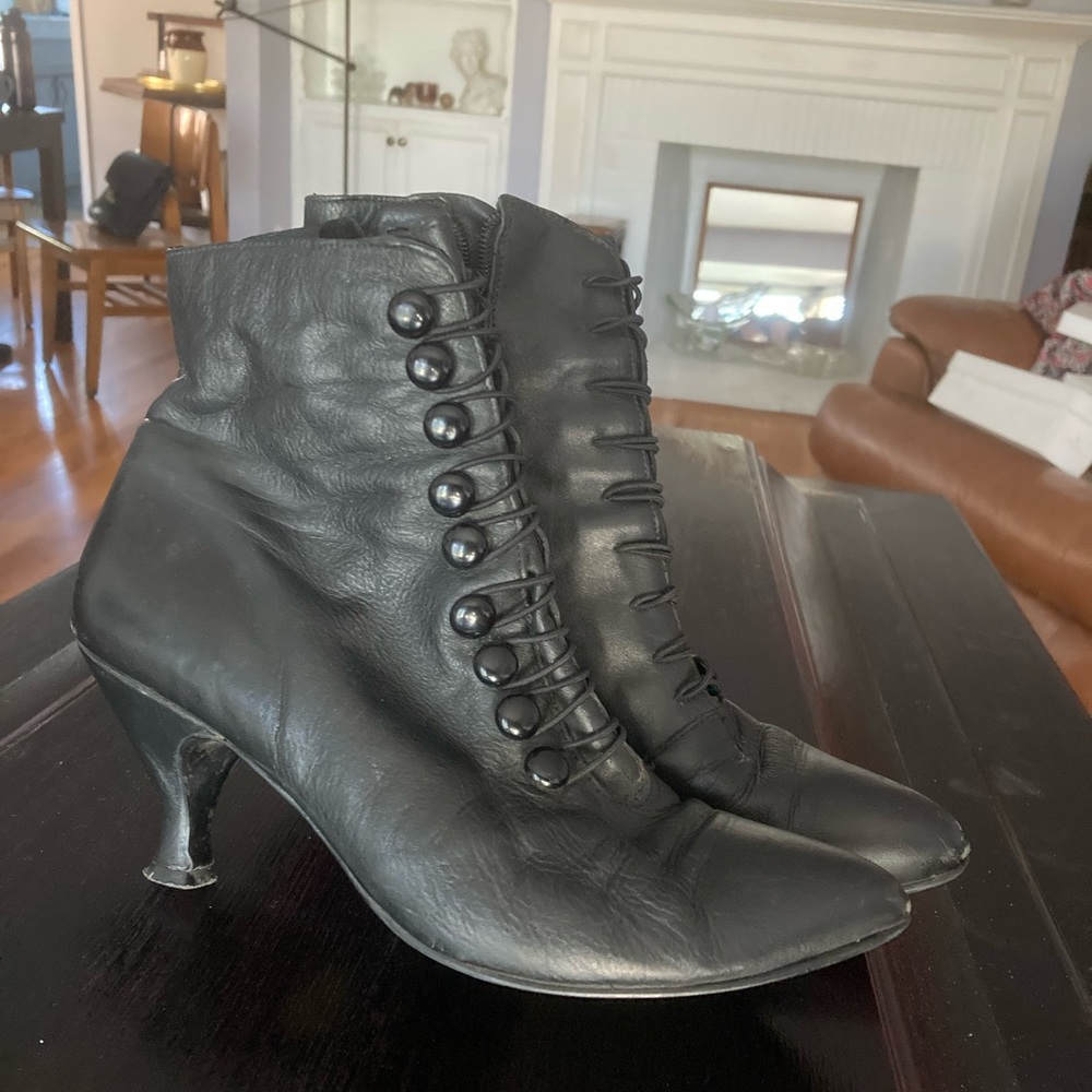 Bridgerton/ Victorian style granny booties —women’s size 9